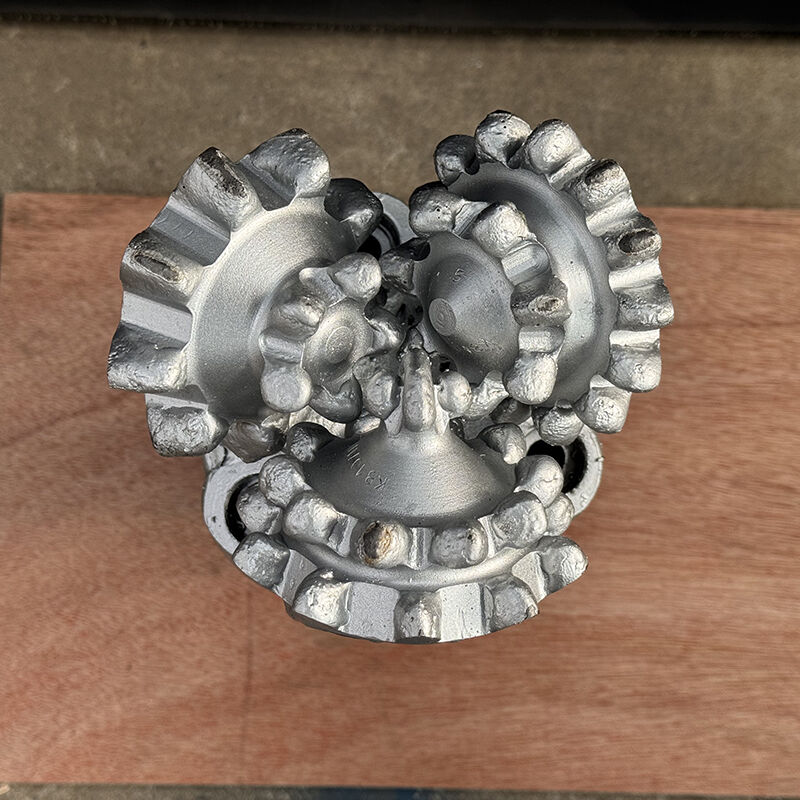 5 1/2 cala stalowa wiertło trójstożkowe z zębami ze łożyskiem dziennikowym do szybkiego wiercenia